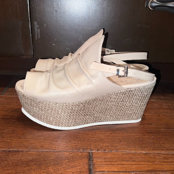 MARCO RICCI WOMENS WRINKLE VAMP PLATFORM SLINGBACK WEDGE, SIZE EU 38 (US8), NUDE - Picture 6 of 13